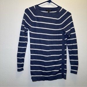 Banana Republic Women’s Navy Blue Button Detail Sweater Size XSmall